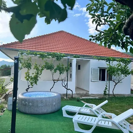 Blue Sky - Jacuzzi & Wine