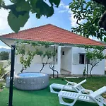 Blue Sky - Jacuzzi & Wine