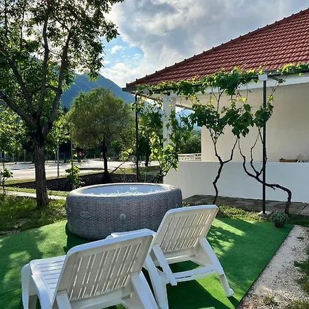 Chalet Blue Sky - Jacuzzi & Wine