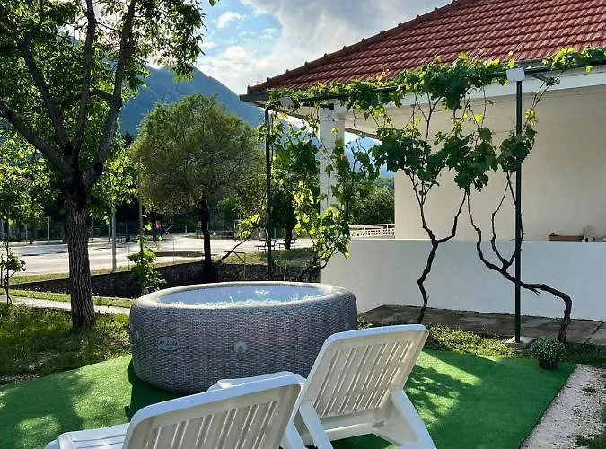 Chalet Blue Sky - Jacuzzi & Wine