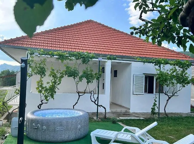 Blue Sky - Jacuzzi & Wine